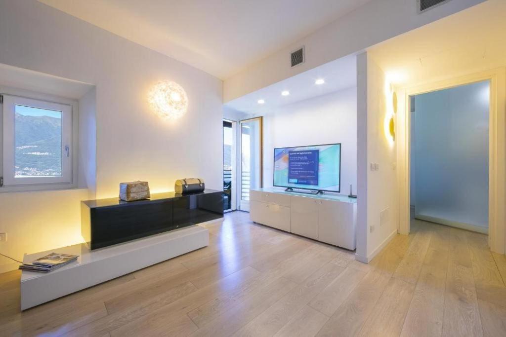 Poolside Apartment Cristina Bellano Exterior foto