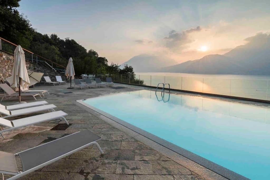 Poolside Apartment Cristina Bellano Exterior foto